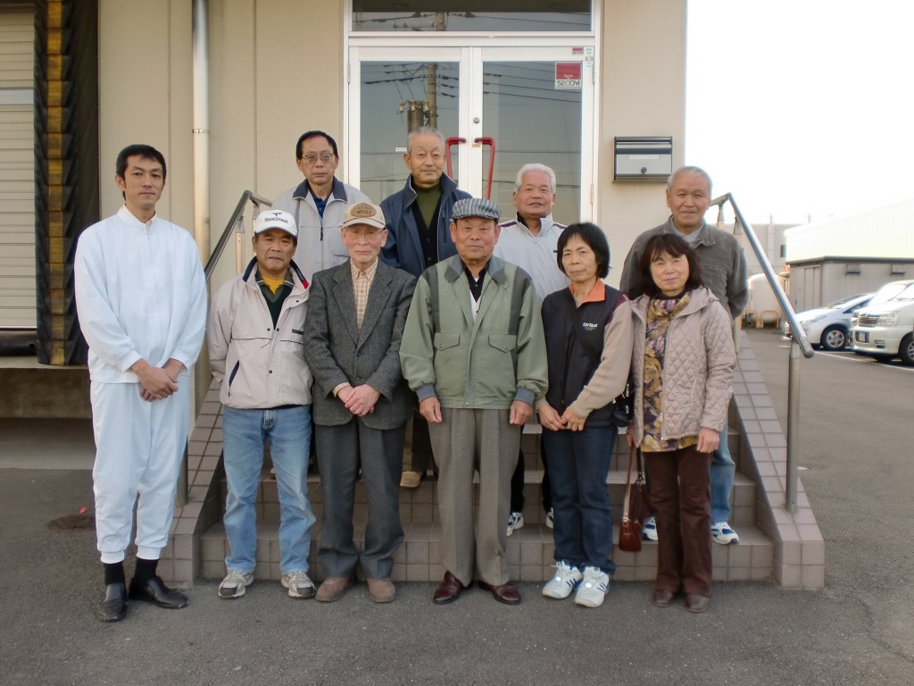 仕事の打合せで集まった会員の皆さん。 左端は、工場内を案内して頂いた責任者 の中原課長様